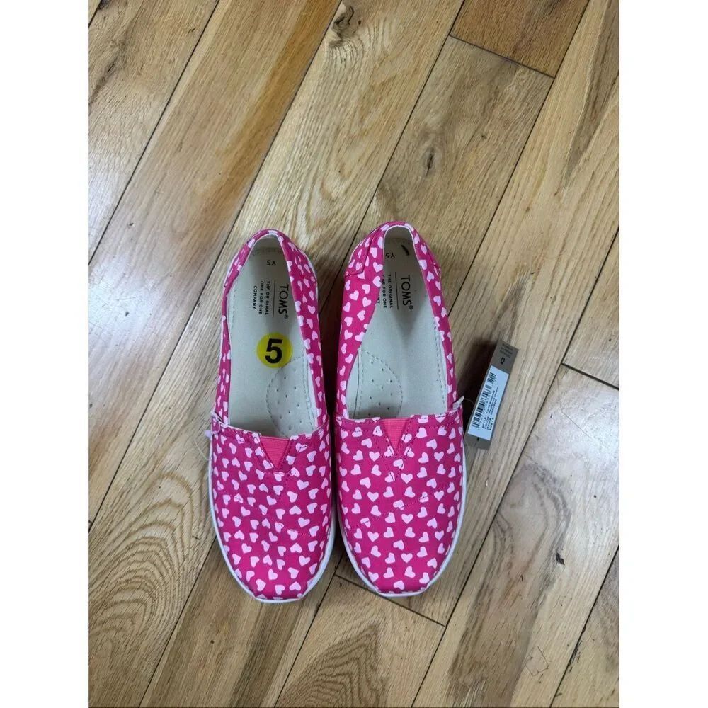 NWT Toms Girls Heart Shoes Size 5